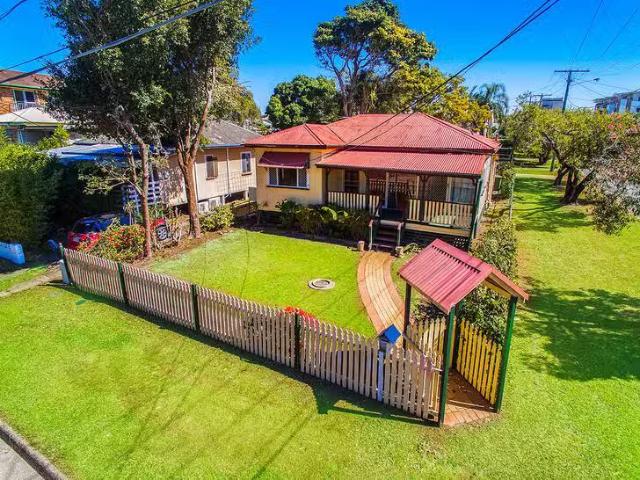 5 Humpybong Esplanade, Redcliffe, QLD 4020