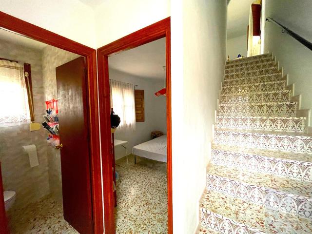 5 Habitaciones dobles | Baño familiar | Aseo para invitados. 208m² Canillas de Albaida