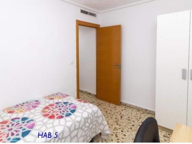 5 Habitaciones en piso compartido para estudiantes, ascensor, a escasos metros de la UMH Elche