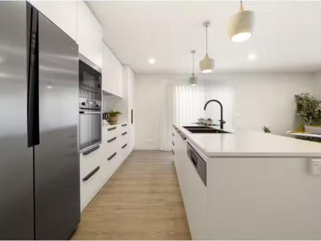 5 Hedditch Court, Strathnairn Townhouse for rent Listed by Je.
