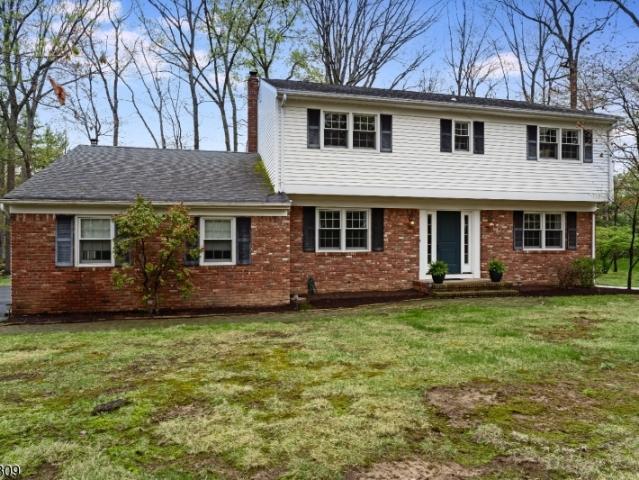 5 Hickory Dr
