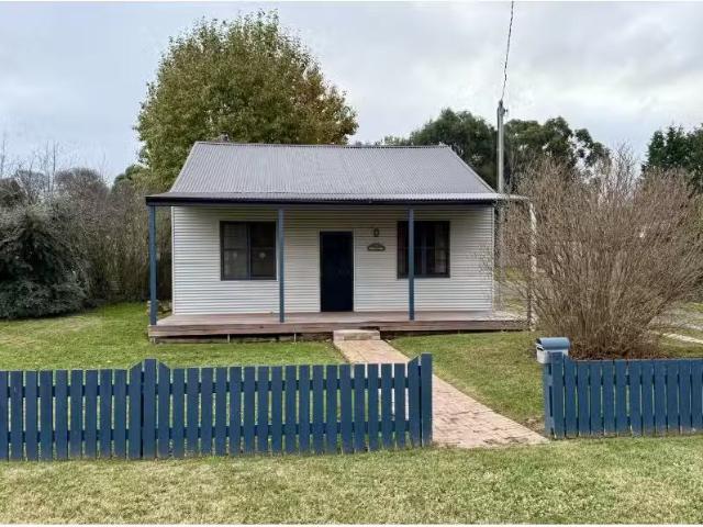 5 High Street, BOMBALA House for rent Listed by Veronica John.