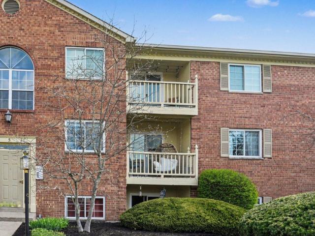 5 Highland Meadows Drive # 8