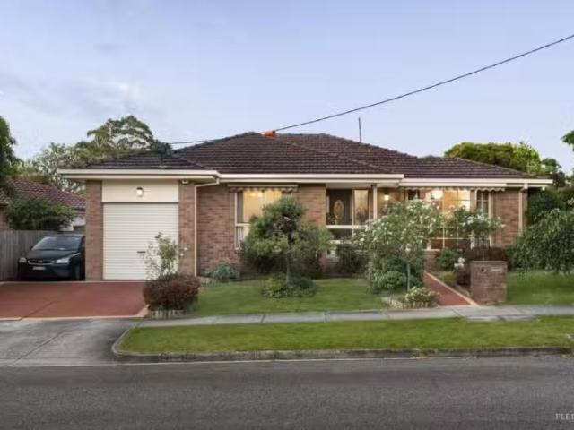 5 Holberry Street, Nunawading VIC 3131 Unit Auction