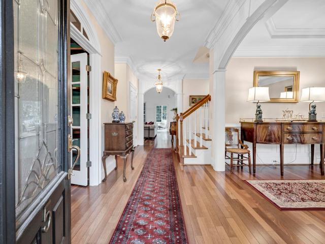 5 Hollyhill Court