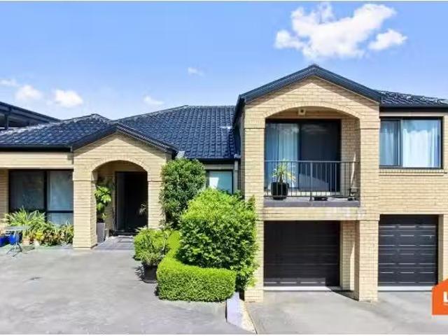 5 Jupiter Circuit, Cameron Park House for rent Listed by Leah.