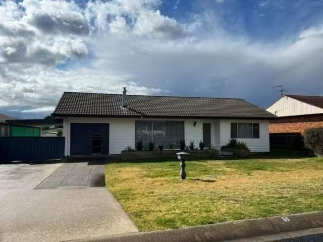 5 James Avenue, Armidale House for rent Listed by Property Ma.
