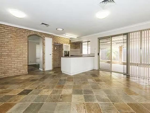 5 Jeavons Place, South Lake, WA 6164