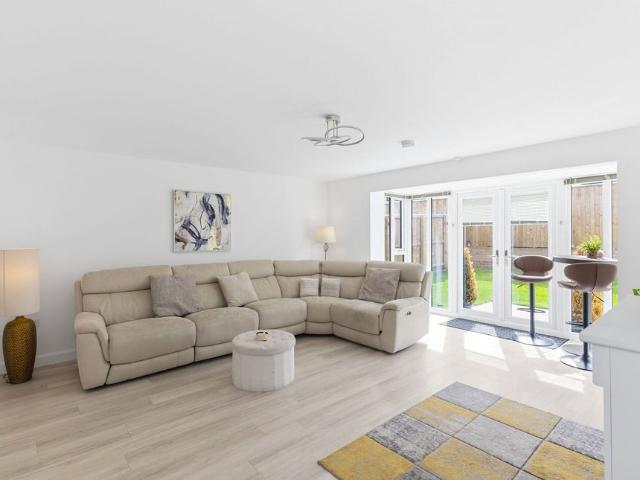 5 Kestrel Gardens