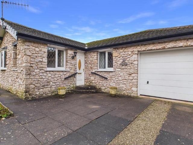 5 Laburnum Park, Carnforth. 2 bed detached bungalow to rent £1,200 pcm £277 pw