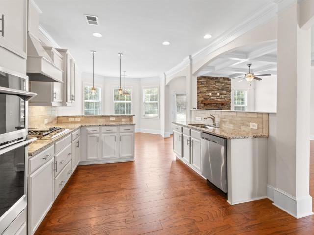 5 Lakeway Place