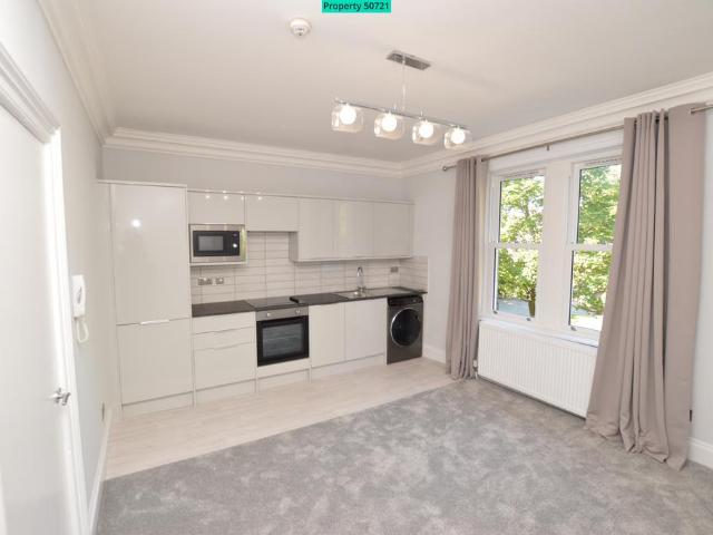 5 Lancaster Park Road, Harrogate, HG2 2 bed flat to rent £1,100 pcm £254 pw