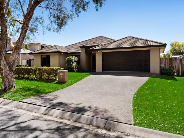 5 Laura Place, NUDGEE, QLD 4014
