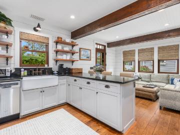 5 Ledge Road, Newport, US, RI