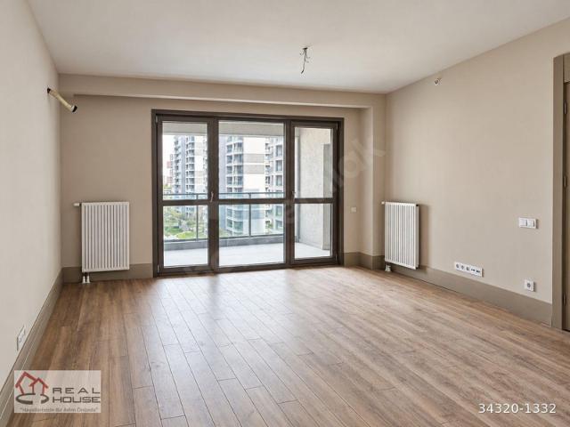 5. LEVENT KORUPARK PEYJAZ CEPHE KİRALIK 3+1 SIFIR DAİRE