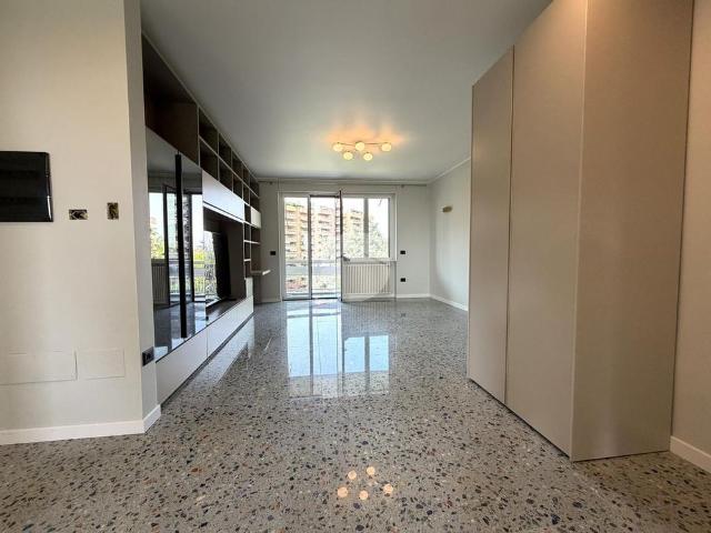 5 locali in affitto