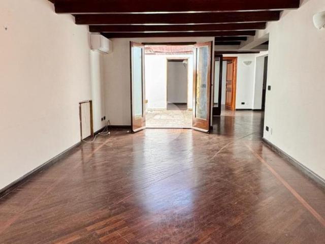 5 locali in affitto