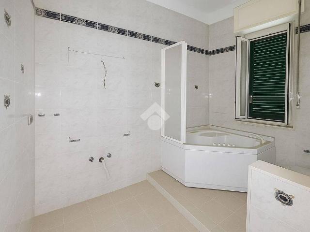 5 locali in affitto