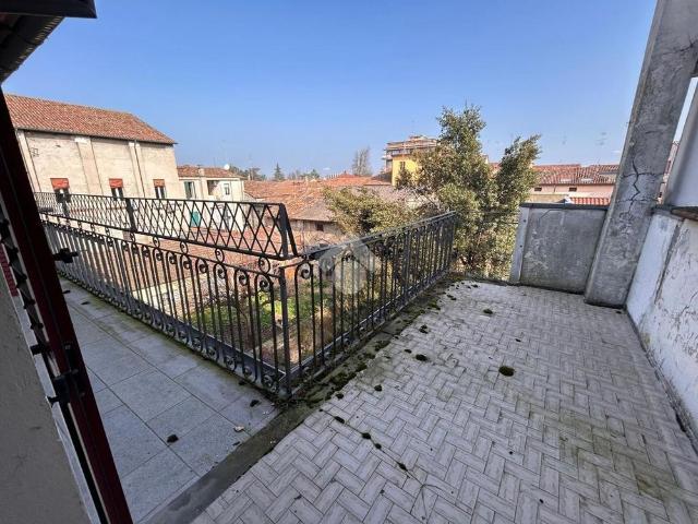 5 locali in affitto