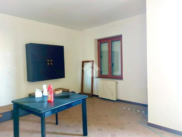 5 locali in affitto
