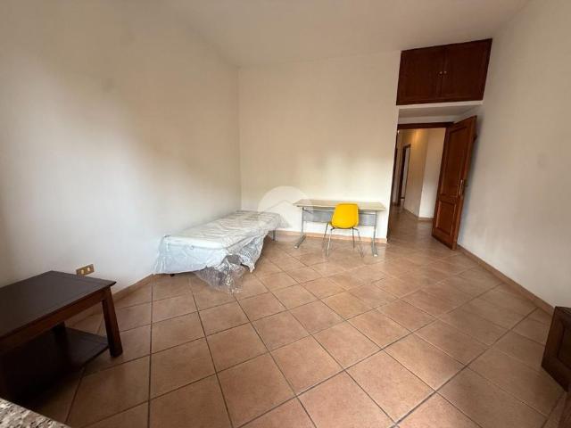 5 locali in affitto