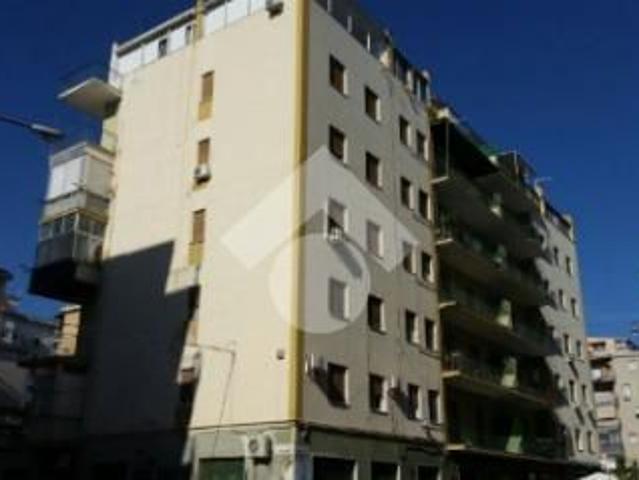 5 locali in affitto