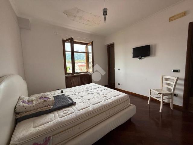 5 locali in affitto