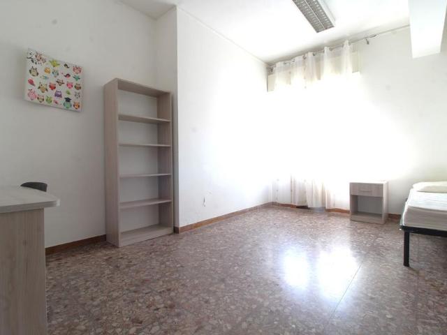 5 locali in affitto