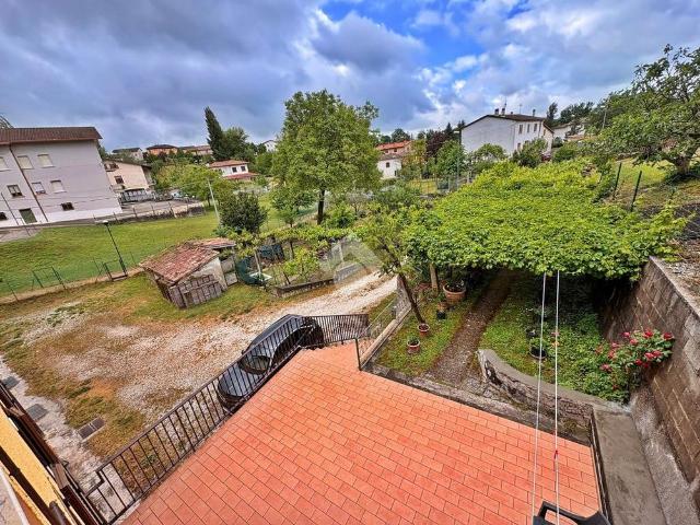 5 locali in affitto