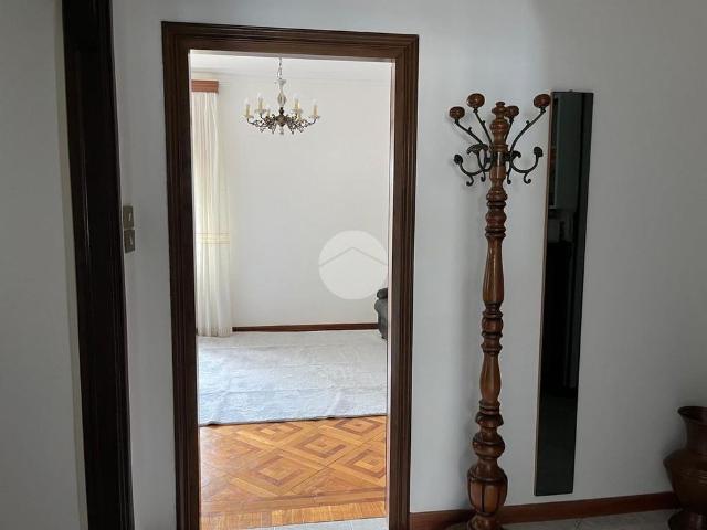 5 locali in affitto