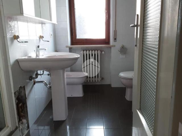 5 locali in affitto