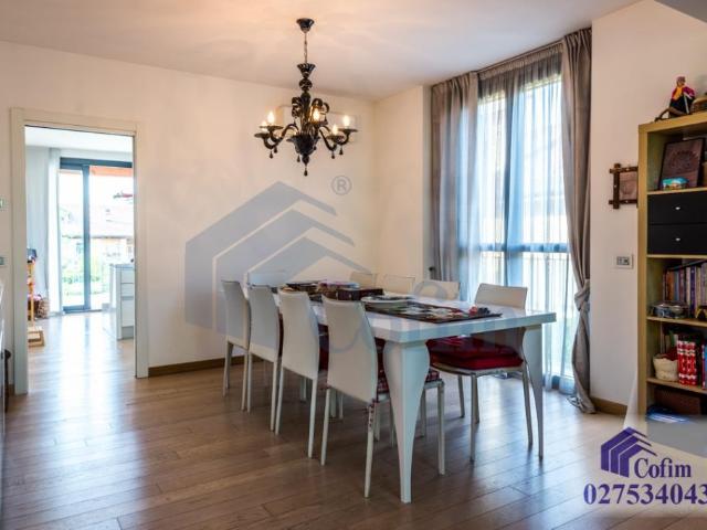 5 locali particolare su due livelli residenza longhignana peschiera borromeo affitto in esclusiva