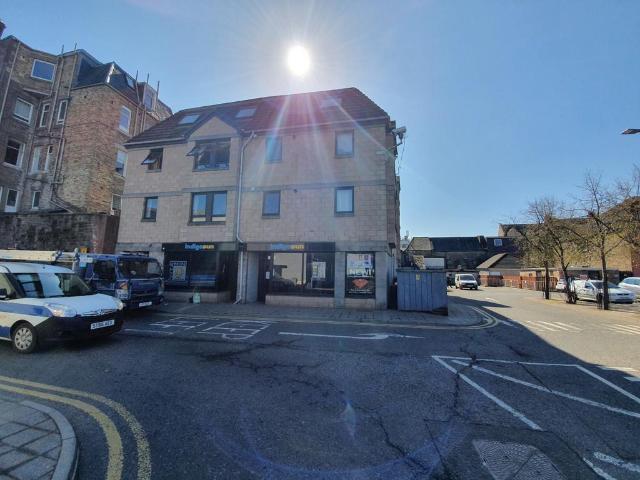 5 Loretto House, Scott Street, Perth. 2 bed flat to rent £650 pcm £150 pw