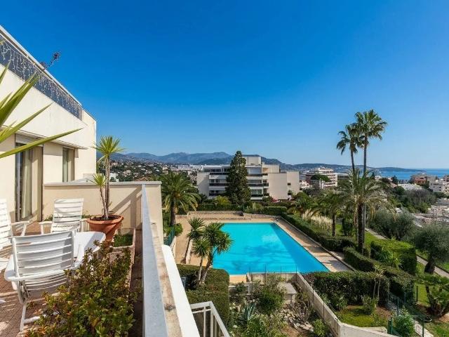 5 Pieces Vue Mer, 2 Terrasses 64m² Et 12m² 122m² Nice