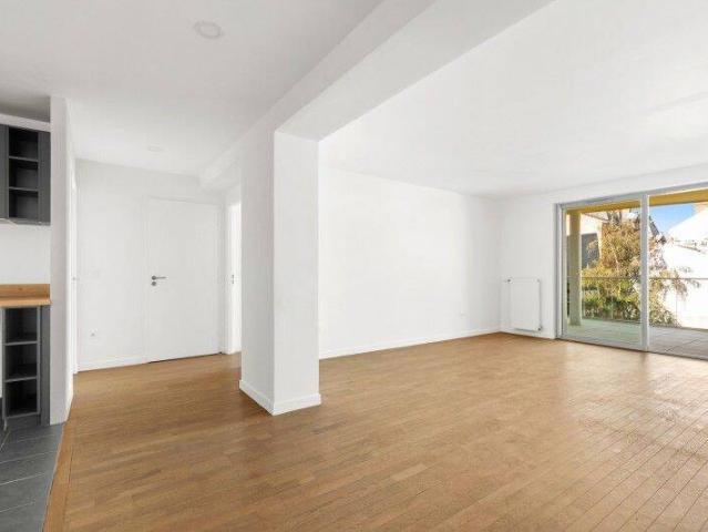 5 pièces + balcon + parking