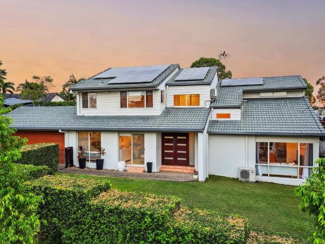 5 Pinnacle Court, Robina