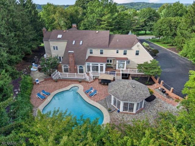 5 Pine Pl