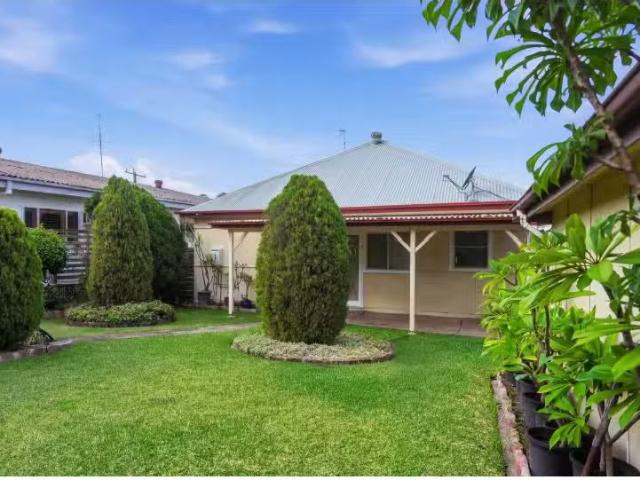 5 Prince Street, FENNELL BAY House for rent Listed by Love Re.