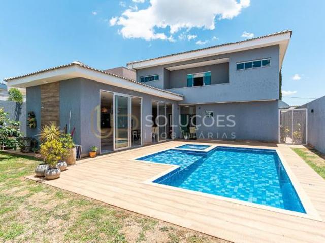 5 Quartos 3 Suítes c/ Closet Armários Planejados + Fotovoltaica + Piscina + Banheira | Condomínio