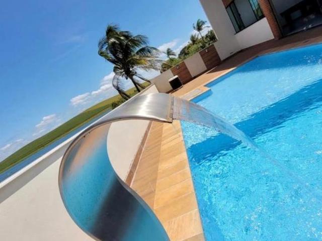 5 quartos, pé na areia, quadra de beach tennis e piscina