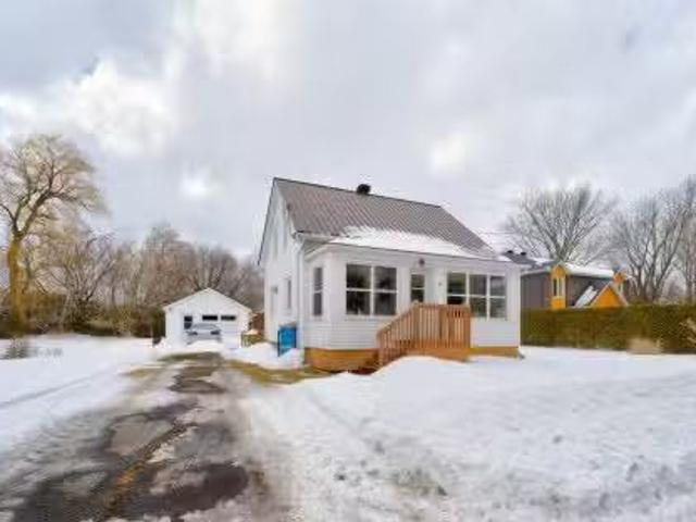 5 Rue Boucher, Lacolle, QC, J0J 1J0 house for sale Listing.
