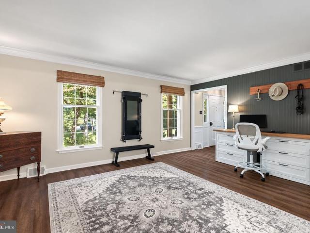 5 Raymond Circle