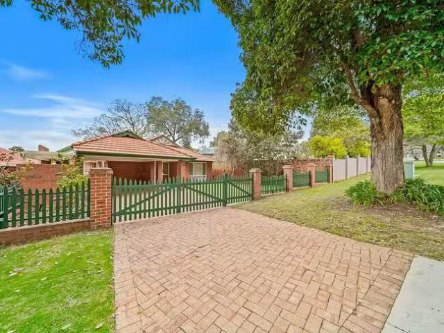 5 Redcourt Road, Attadale, WA 6156