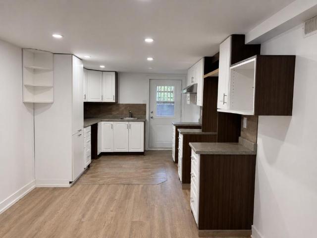 5 ½ rénové à louer à Saint Hubert – 3 chambres, stationnement et cour arrièr