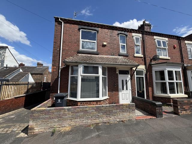 5 room house to let in Lockett Street, Stoke On Trent, ST1