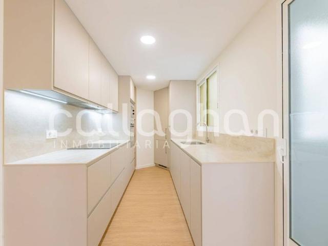 5 room luxury Apartment for rent in Valencia