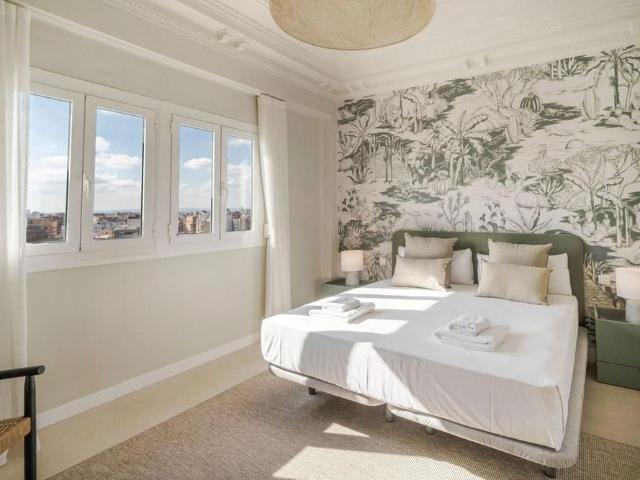 5 room luxury penthouse for rent in Valencia