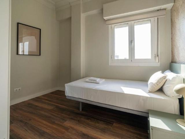 5 room luxury penthouse for rent in Valencia