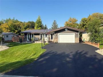 Fairford, Division No 19 - Patio, Fireplace