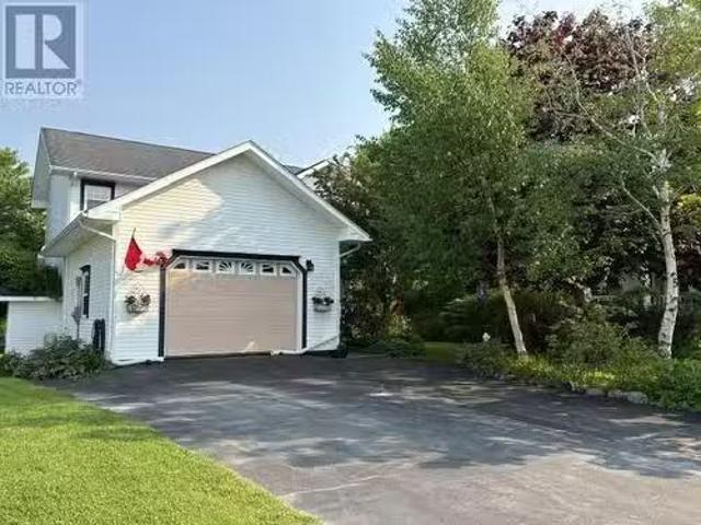 5 Stacey Crescent, Stephenville, NL, A2N 3R6 house for sale.